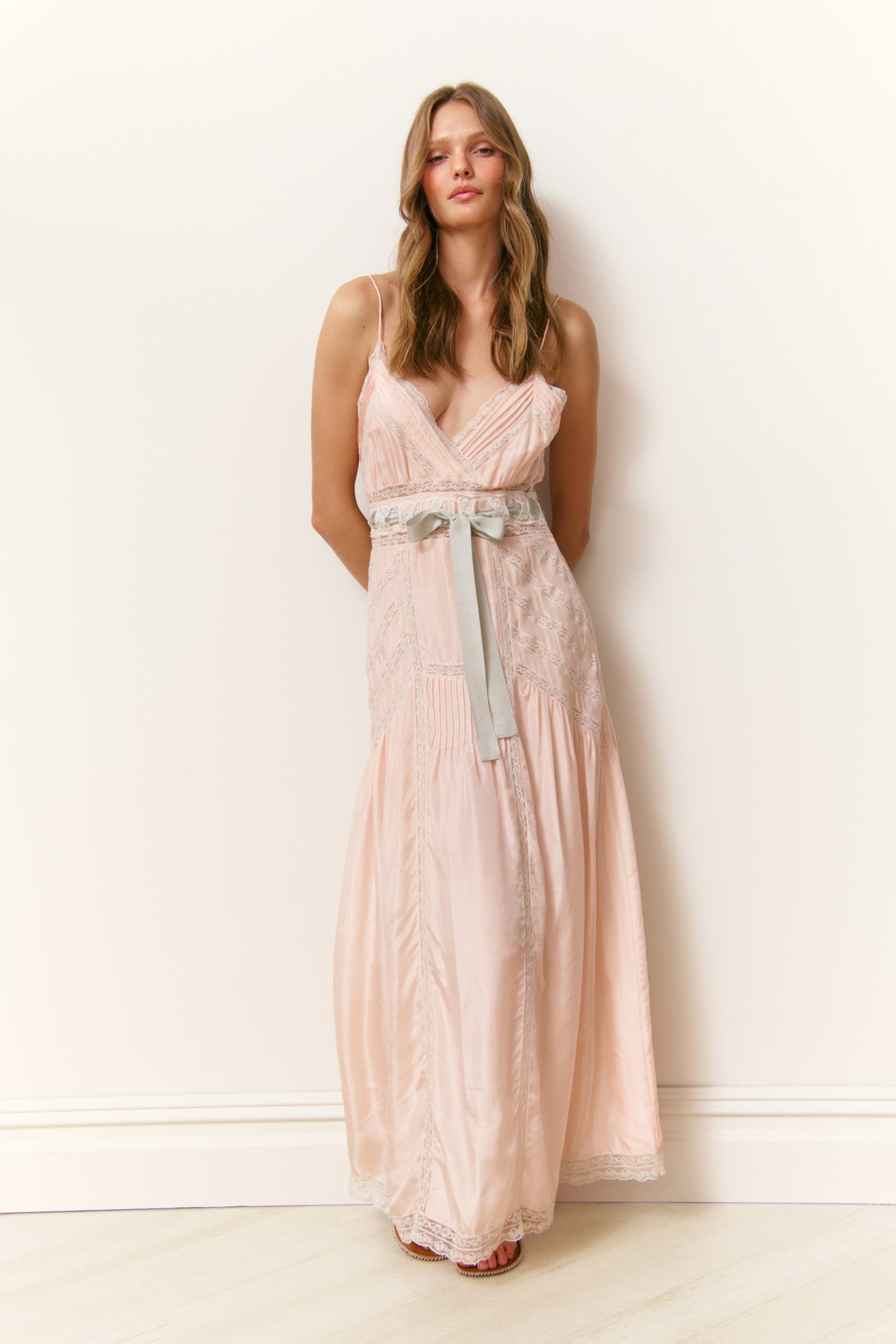 Robe longue Arlissa en soie et dentelle