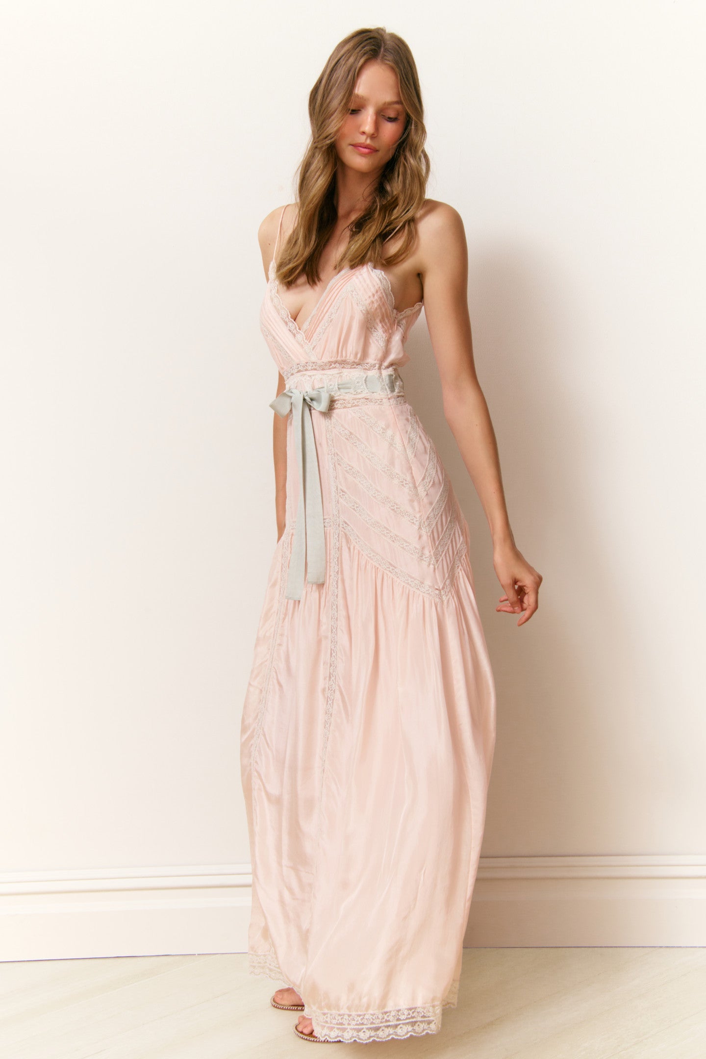 Robe longue Arlissa en soie et dentelle
