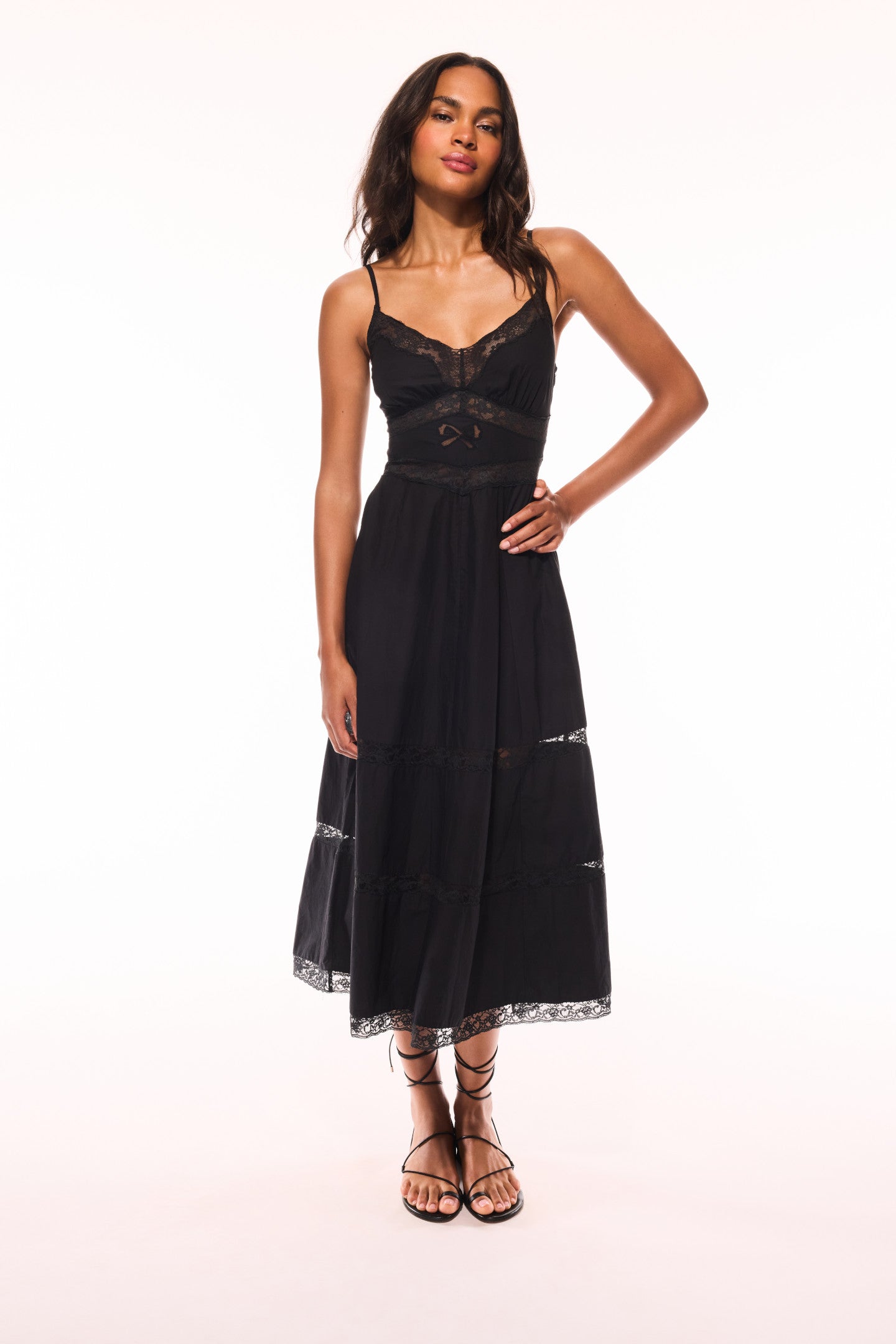 Robe mi-longue en coton avec nœud en dentelle Catryn