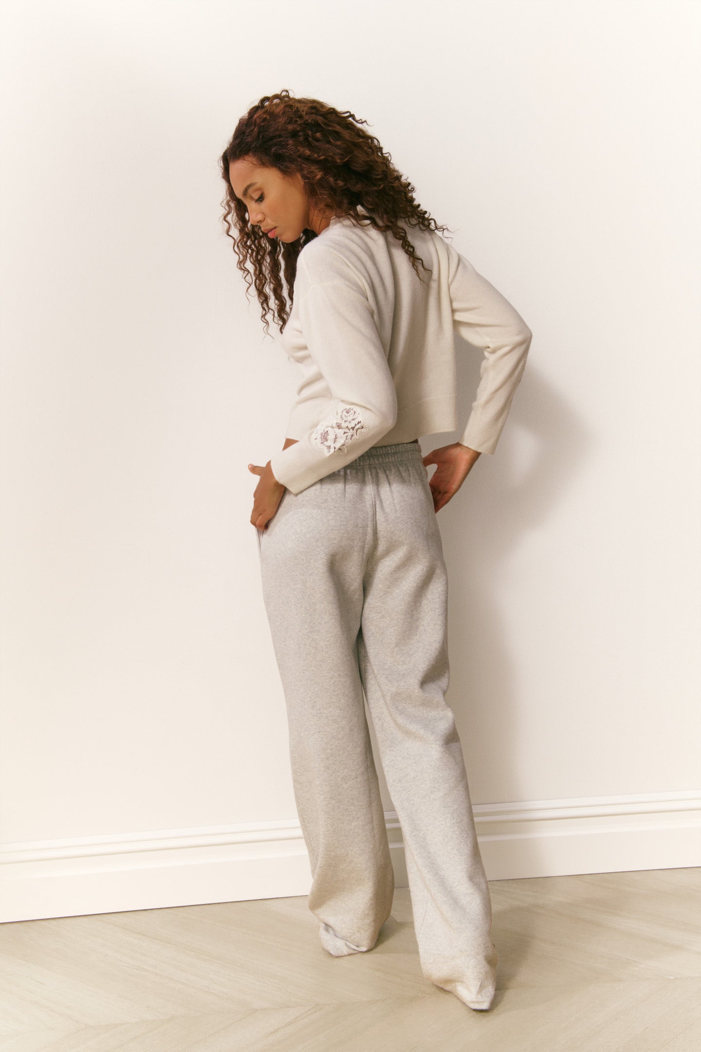 Pantalon de survêtement Elma en dentelle et nœud