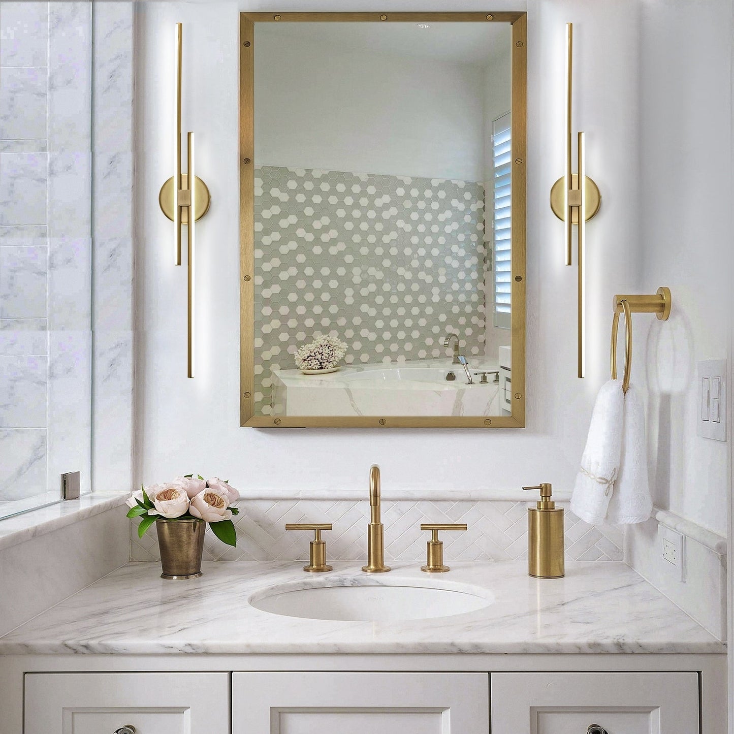 Minimalist 2-Light Dimmable LED Vanity Light Linear Metal Wall Sconce