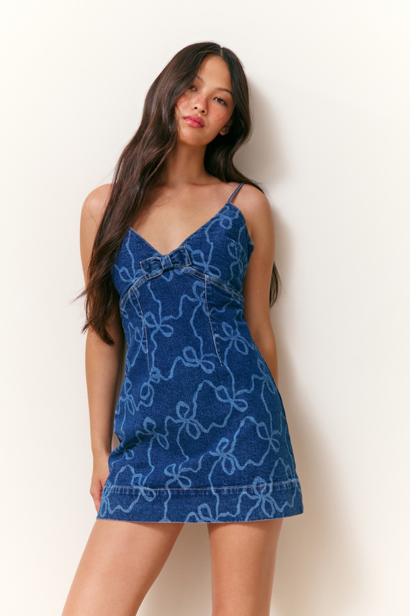 Mini-robe en jean avec nœud Solina
