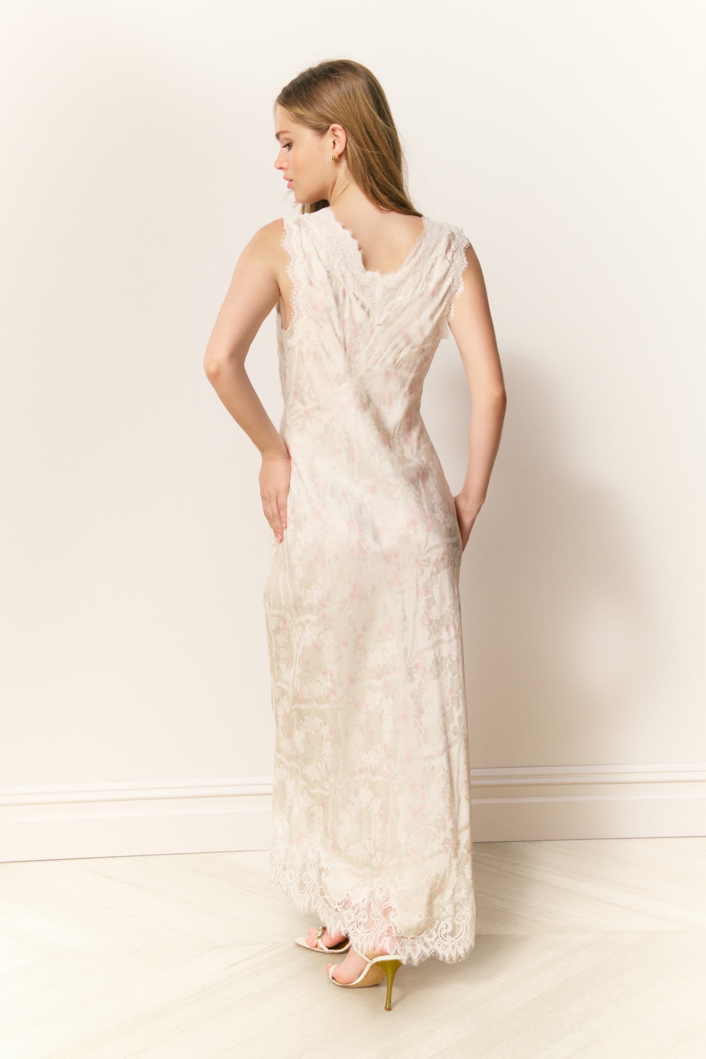 Robe nuisette fleurie en mélange de soie Mira