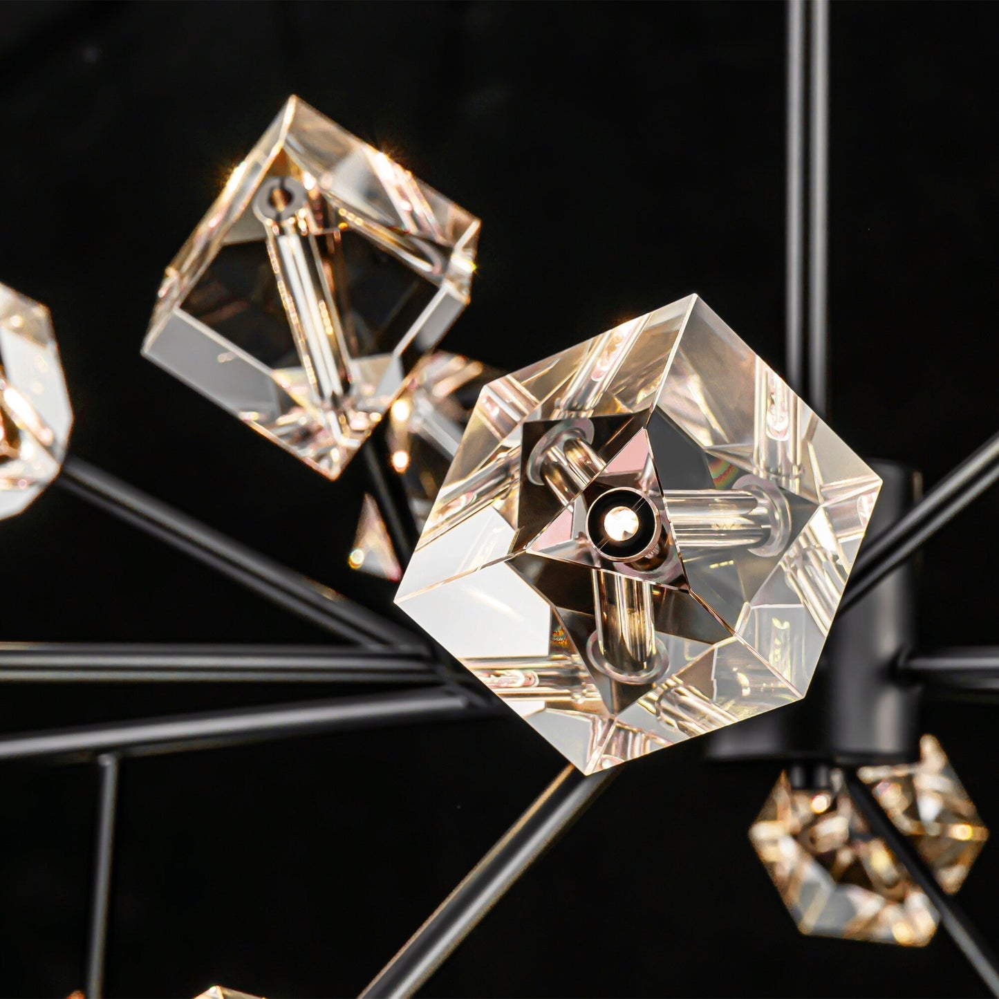 Lustre en cristal linéaire Sputnik à 18 lumières, design moderne et glamour, idéal pour salle à manger ou salon.