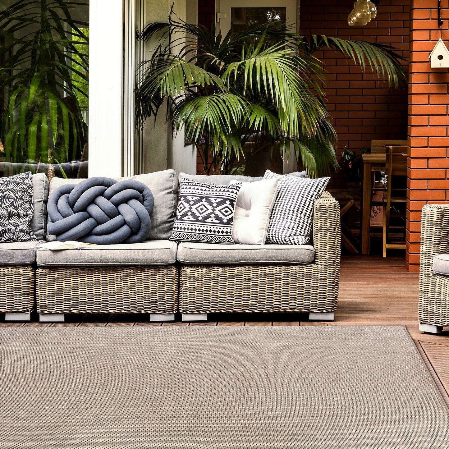 Contemporary Solid Indoor/Outdoor Area Rug