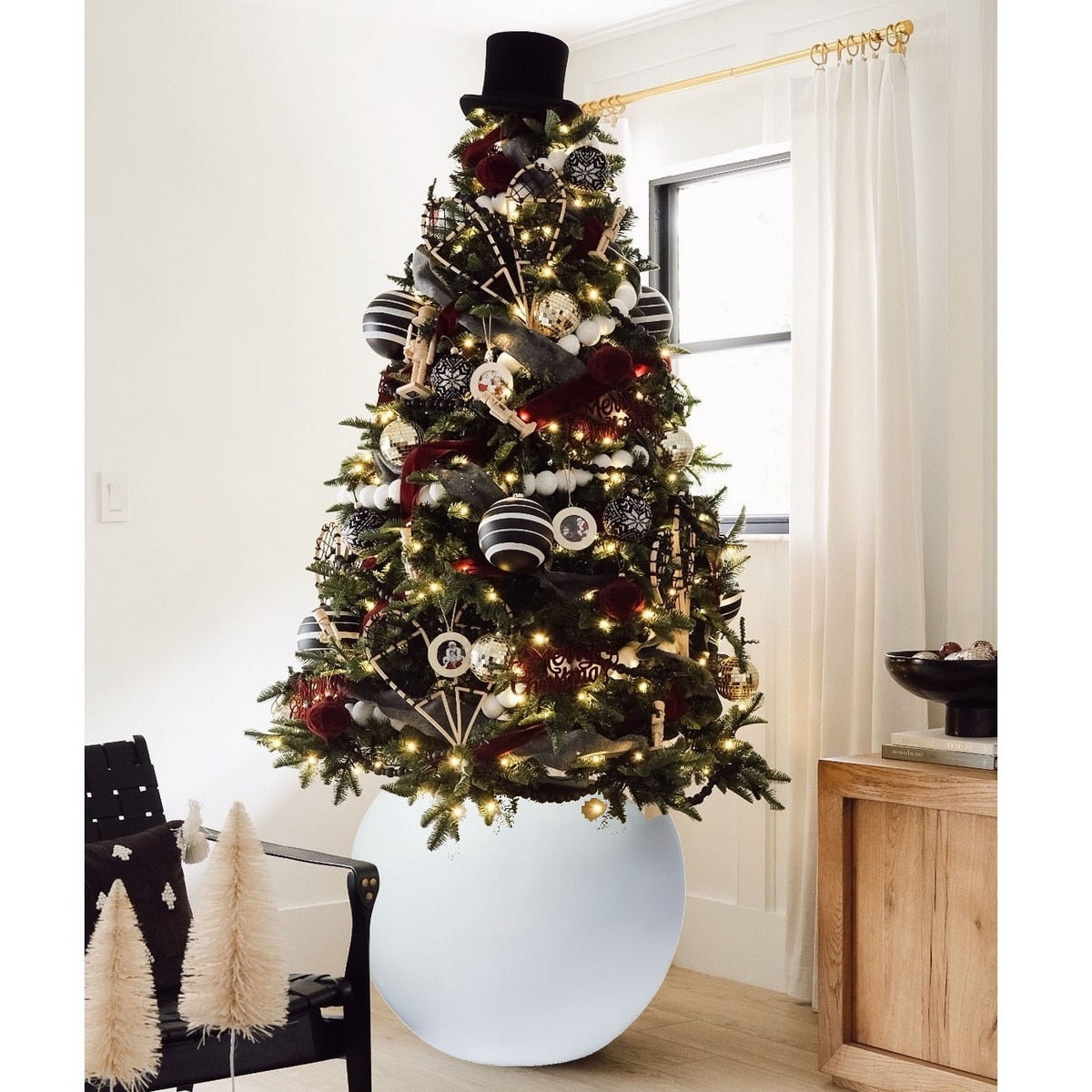 DreamPatio Riverside Fiberstone Modern Sphere Planter for Indoor/Outdoor