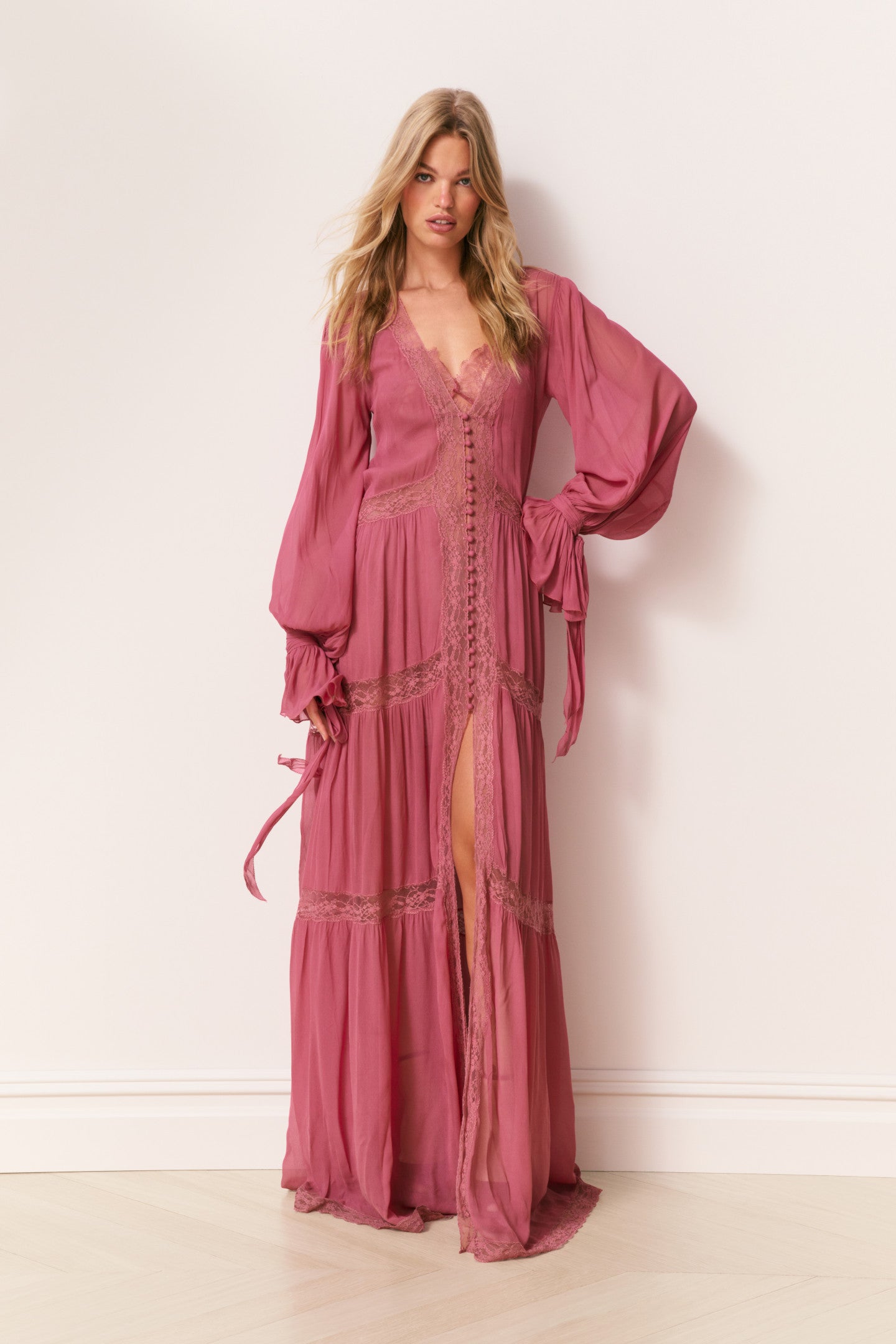 Robe longue en mousseline de soie et dentelle Lyvienne