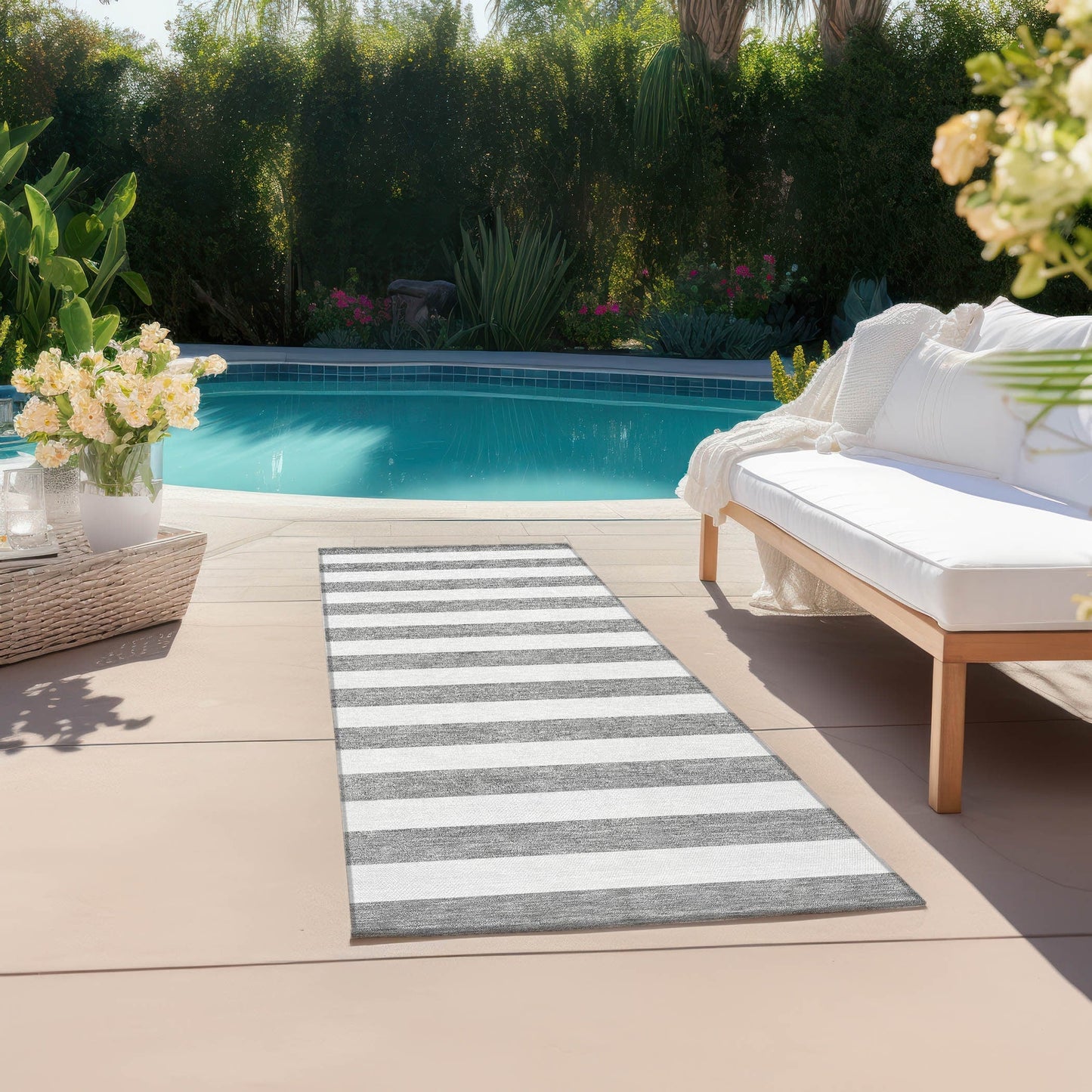 Machine Washable Indoor/ Outdoor Cabana Stripe Chantille Rug