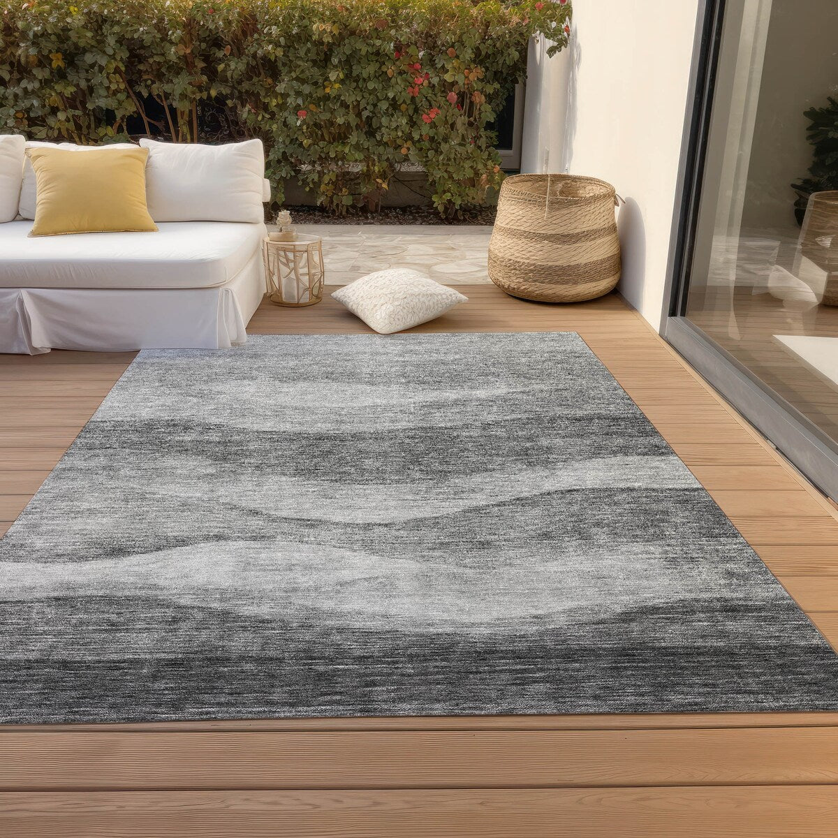 Machine Washable Indoor/ Outdoor Contemporary Waves Chantille Rug