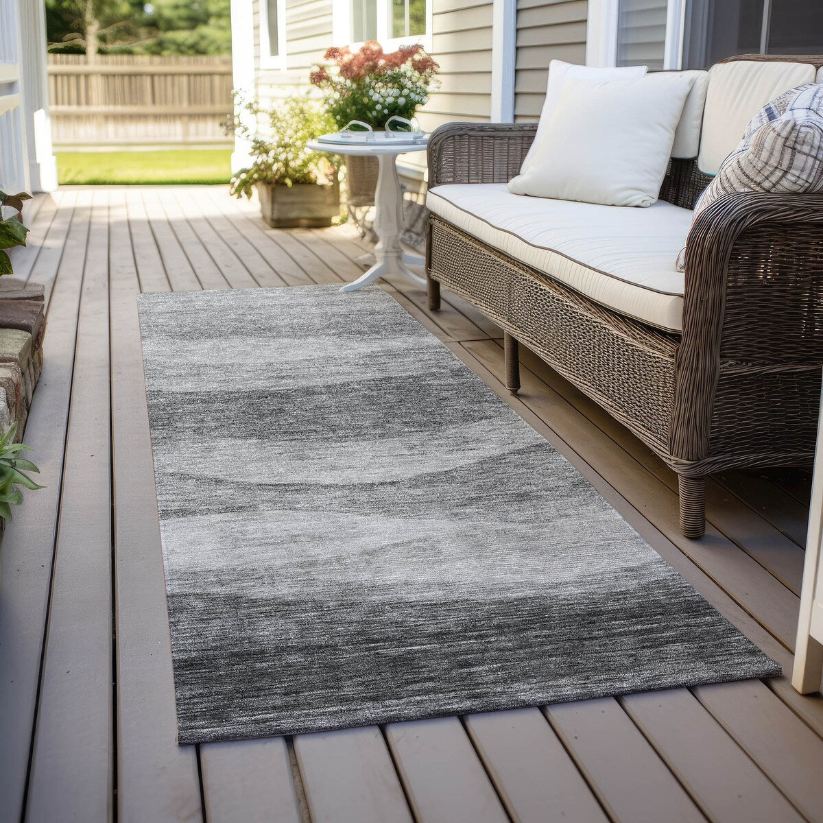 Machine Washable Indoor/ Outdoor Contemporary Waves Chantille Rug