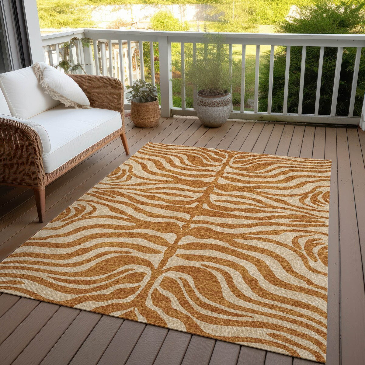 Machine Washable Indoor/ Outdoor Modern Animal Print Chantille Rug