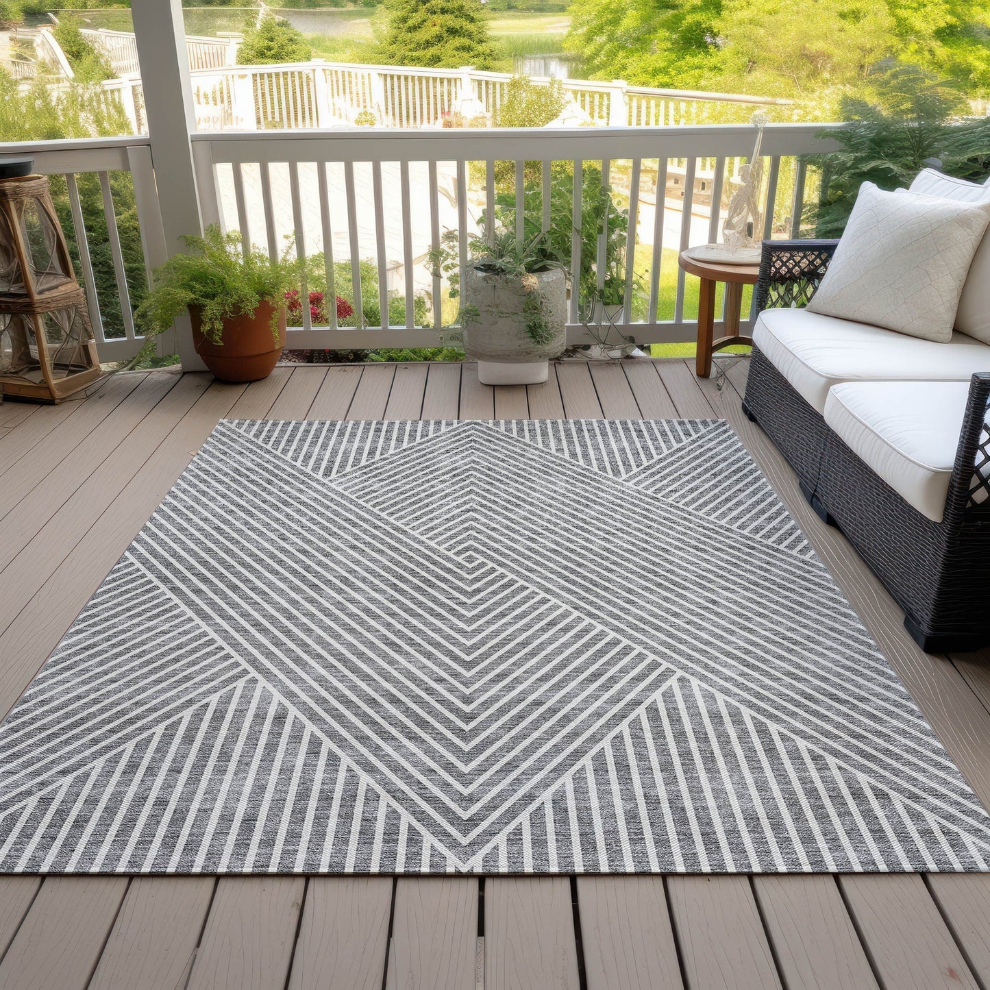 Machine Washable Indoor/ Outdoor Modern Geo Chantille Rug