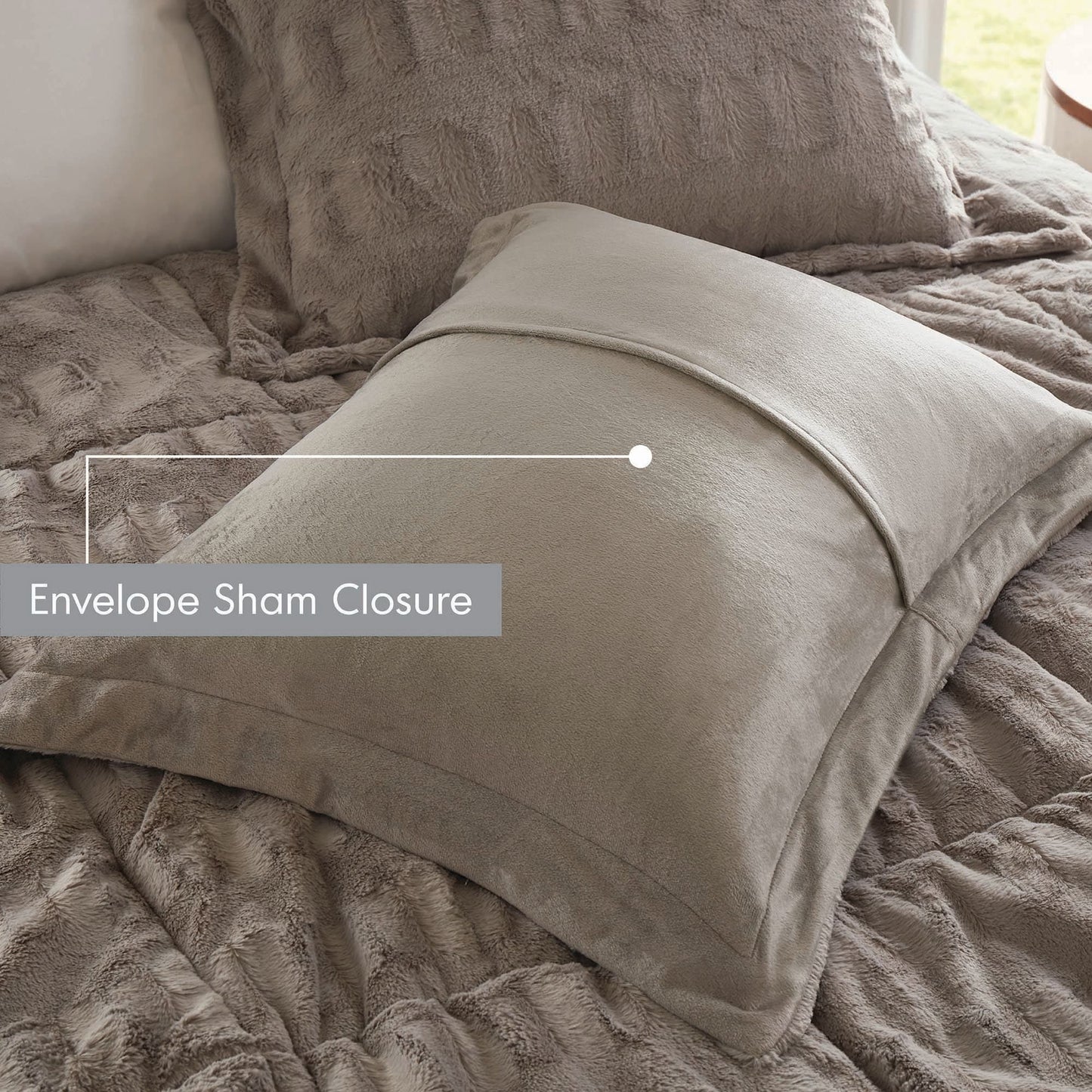 Madison Park Margot Back Print Long Fur Comforter Set