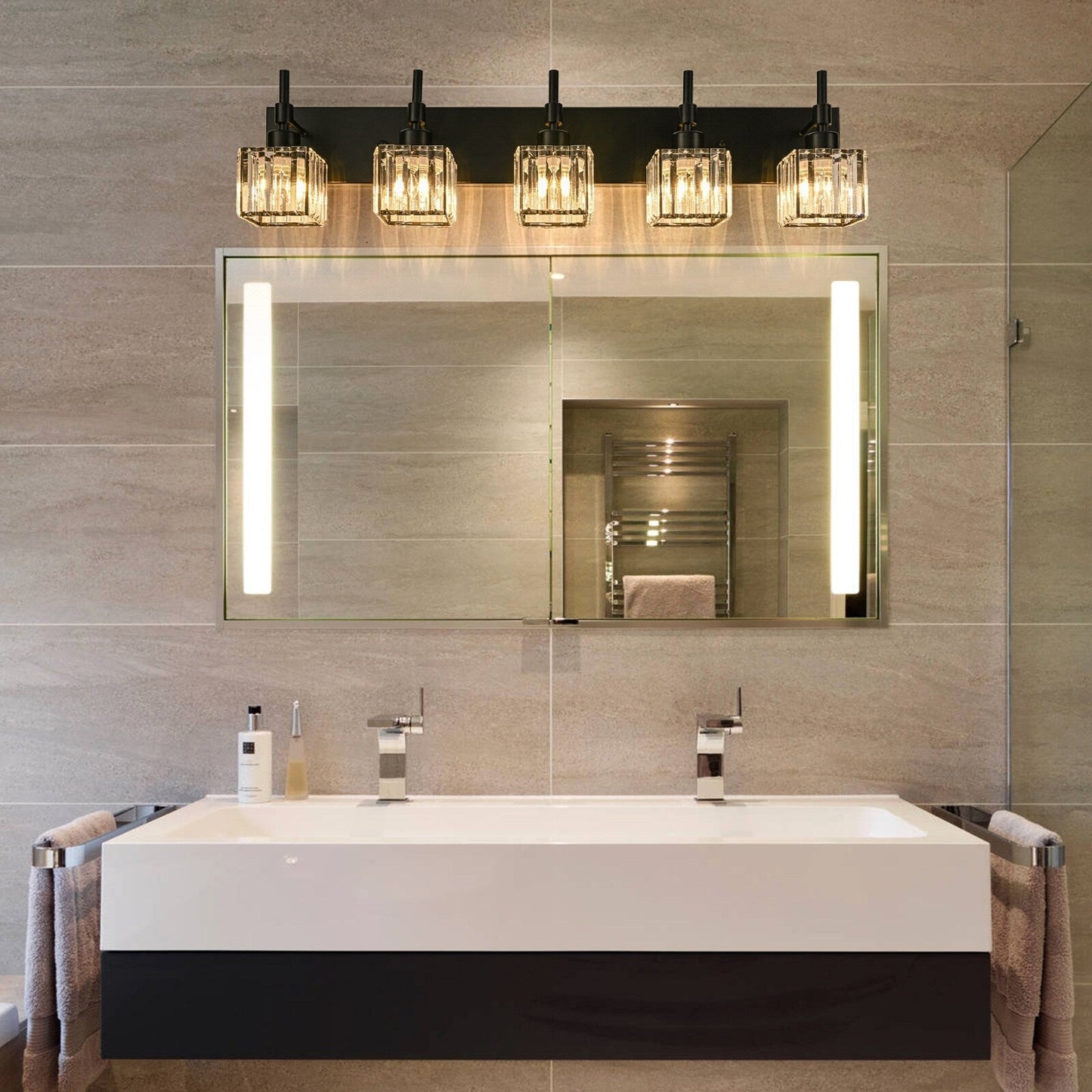 Luminaires de salle de bain en cristal à intensité variable Ora Modern sur miroir Glam Vanity Lights