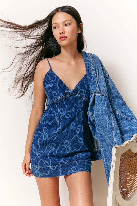 Mini-robe en jean avec nœud Solina