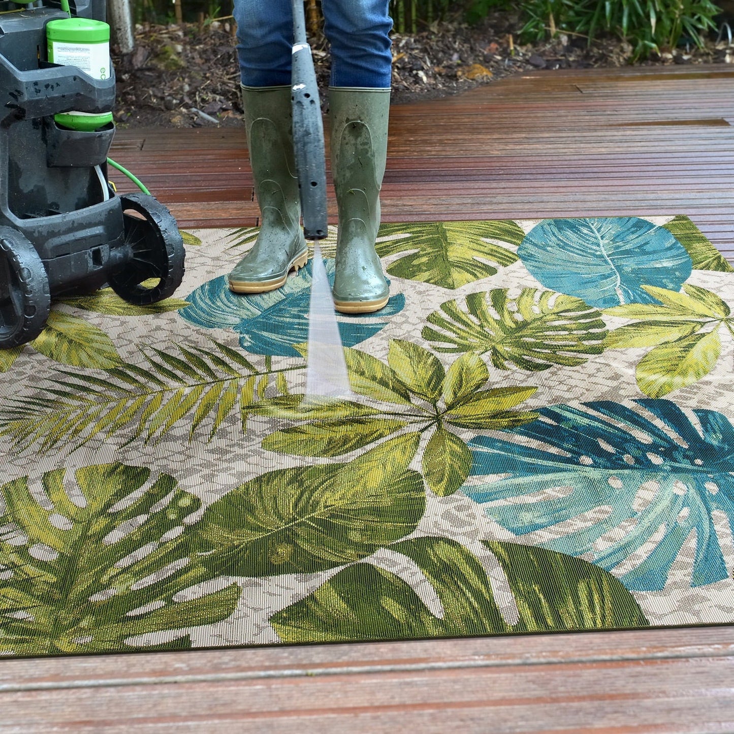 Tapis d'intérieur/extérieur contemporain à motif floral tropical de la World Rug Gallery